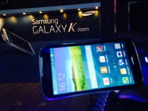 The Galaxy K Zoom has a 4.8-inch display, with a resolution of  1280x720. 